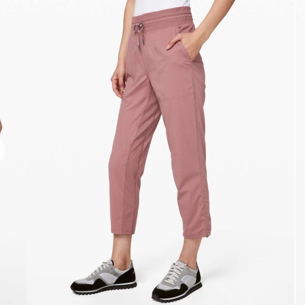 lululemon athletica Women's Red Dust Cropped Pants‎